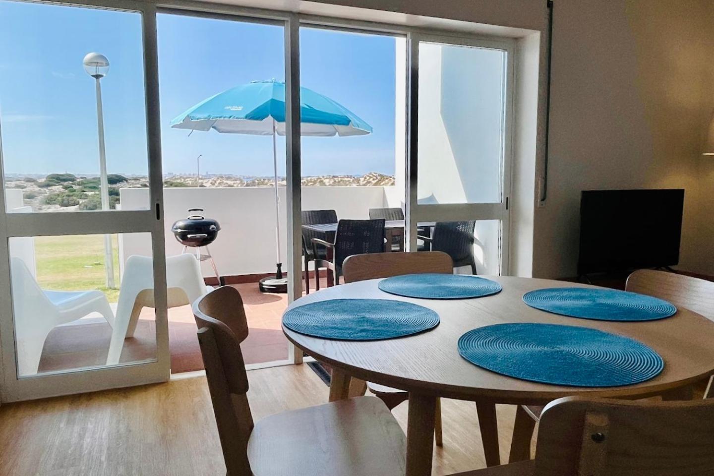 Luciana - Beachside, Balcony, Sunset View Apartment