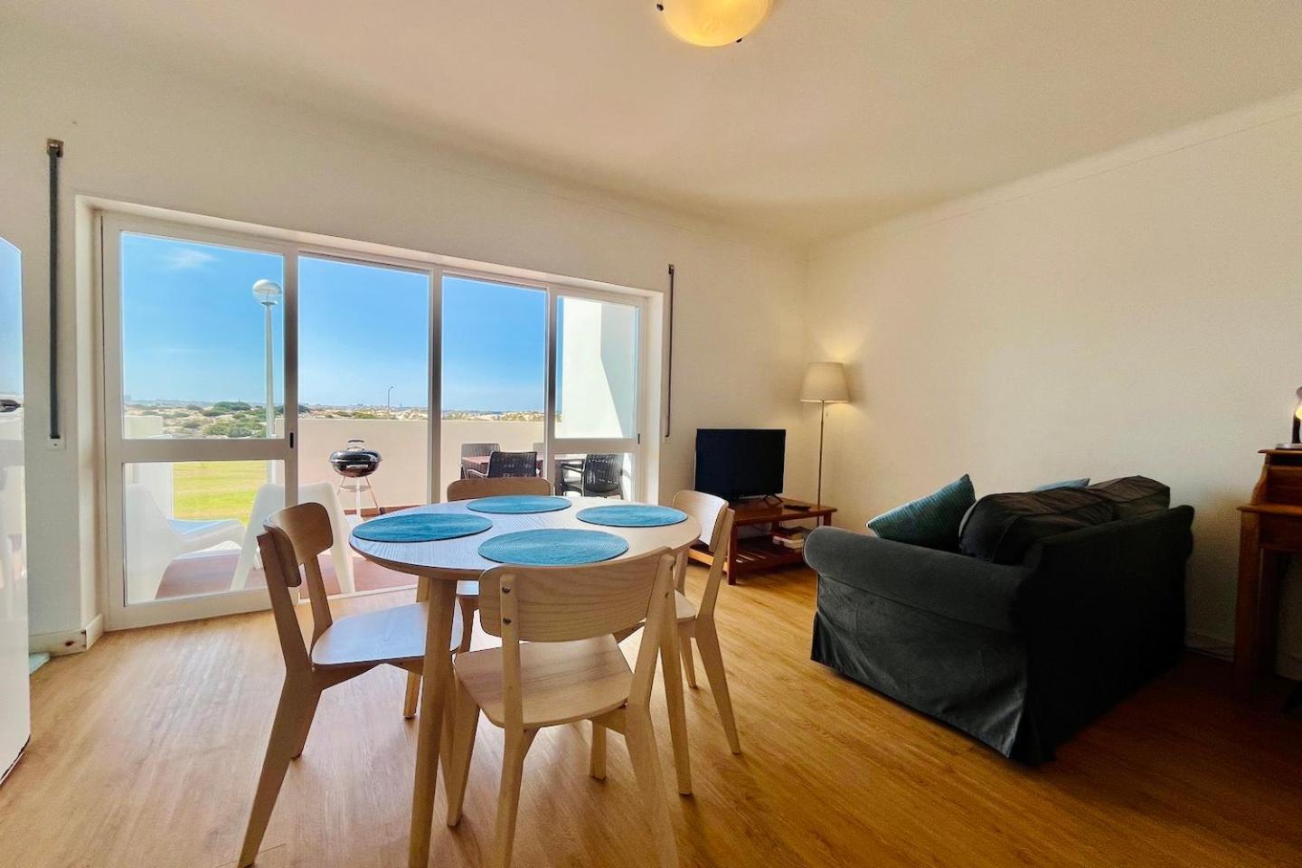 Luciana - Beachside, Balcony, Sunset View Apartment *